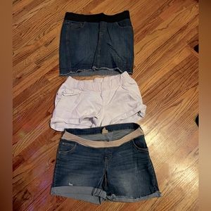 2 shorts and one skirt maternity. Jean skirt and short and white short. All Sz L